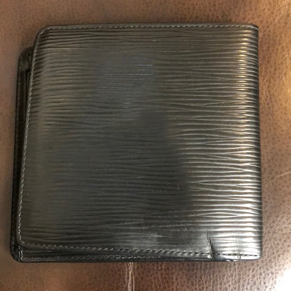 W LOUIS VUITTON Marco Black Epi Leather BiFold Wallet SP0095 - Picture 3 of 17